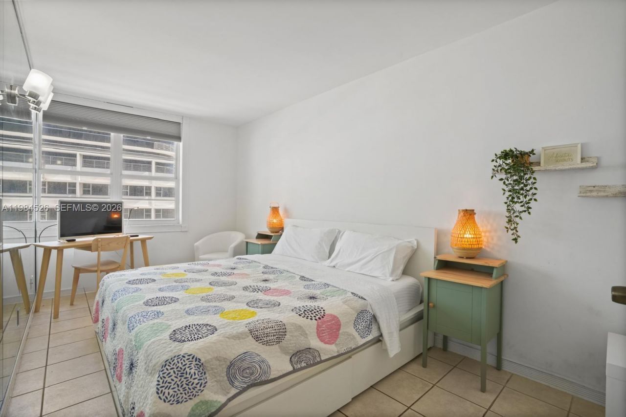 100 Lincoln Rd , Unit 825, Miami Beach, FL 33139 Photo