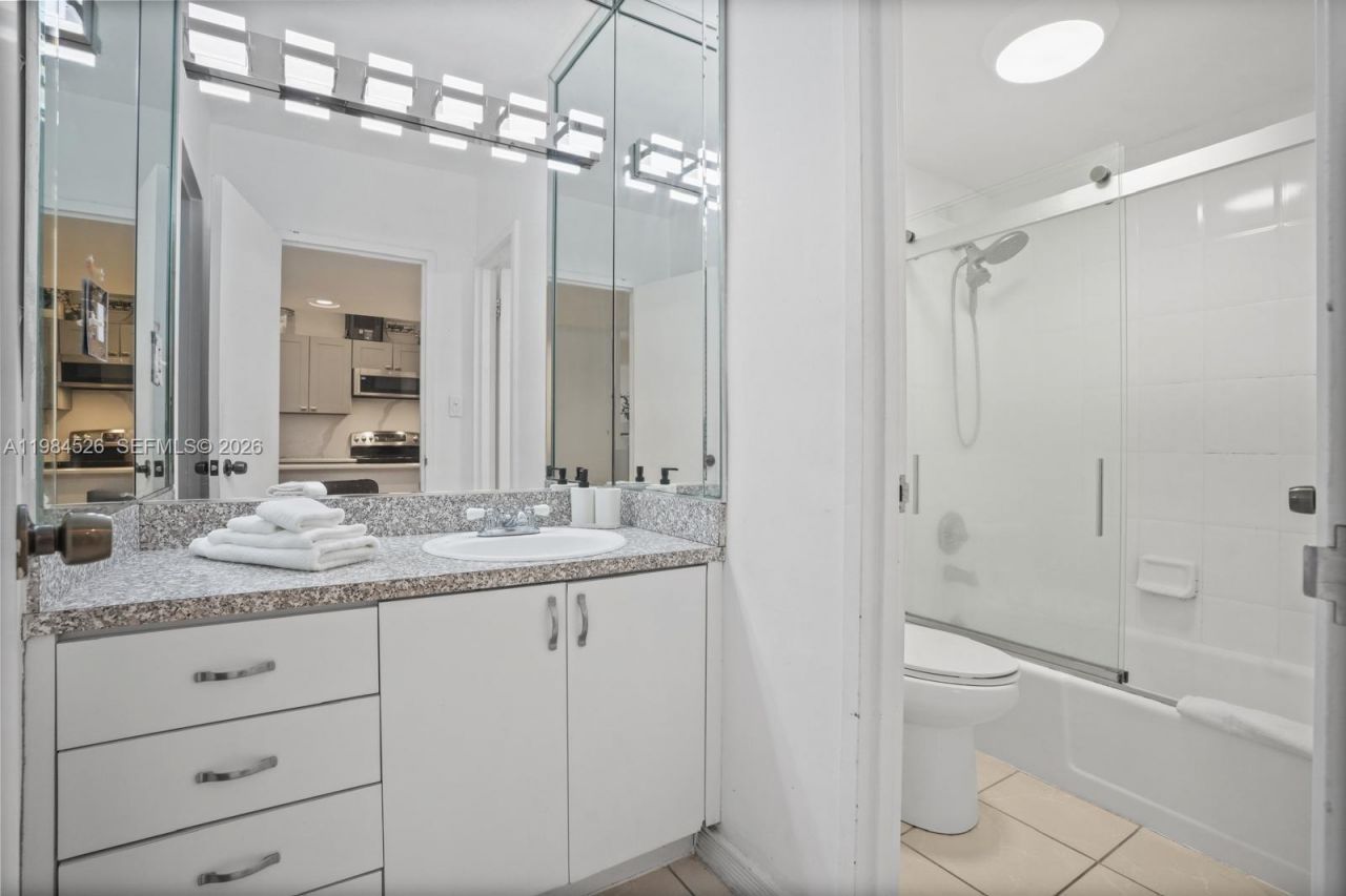 100 Lincoln Rd , Unit 825, Miami Beach, FL 33139 Photo