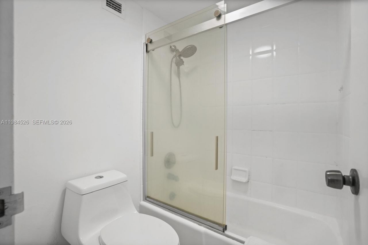 100 Lincoln Rd , Unit 825, Miami Beach, FL 33139 Photo
