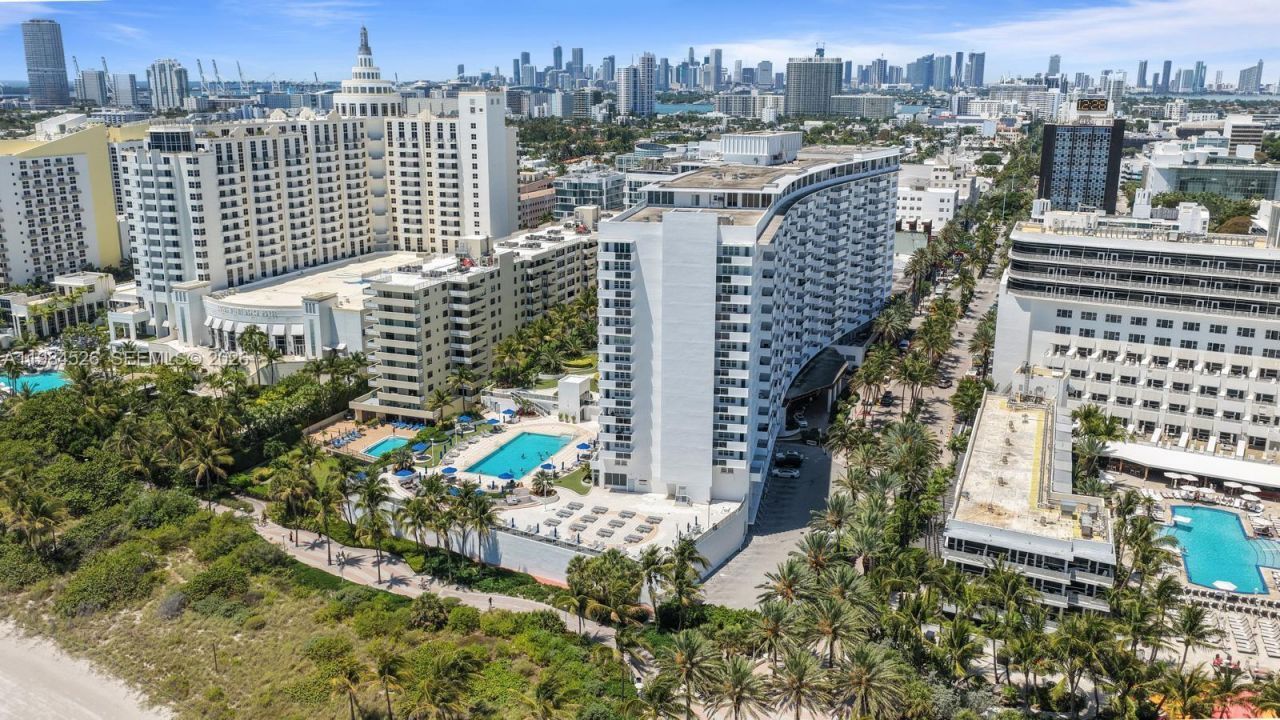 100 Lincoln Rd , Unit 825, Miami Beach, FL 33139 Photo
