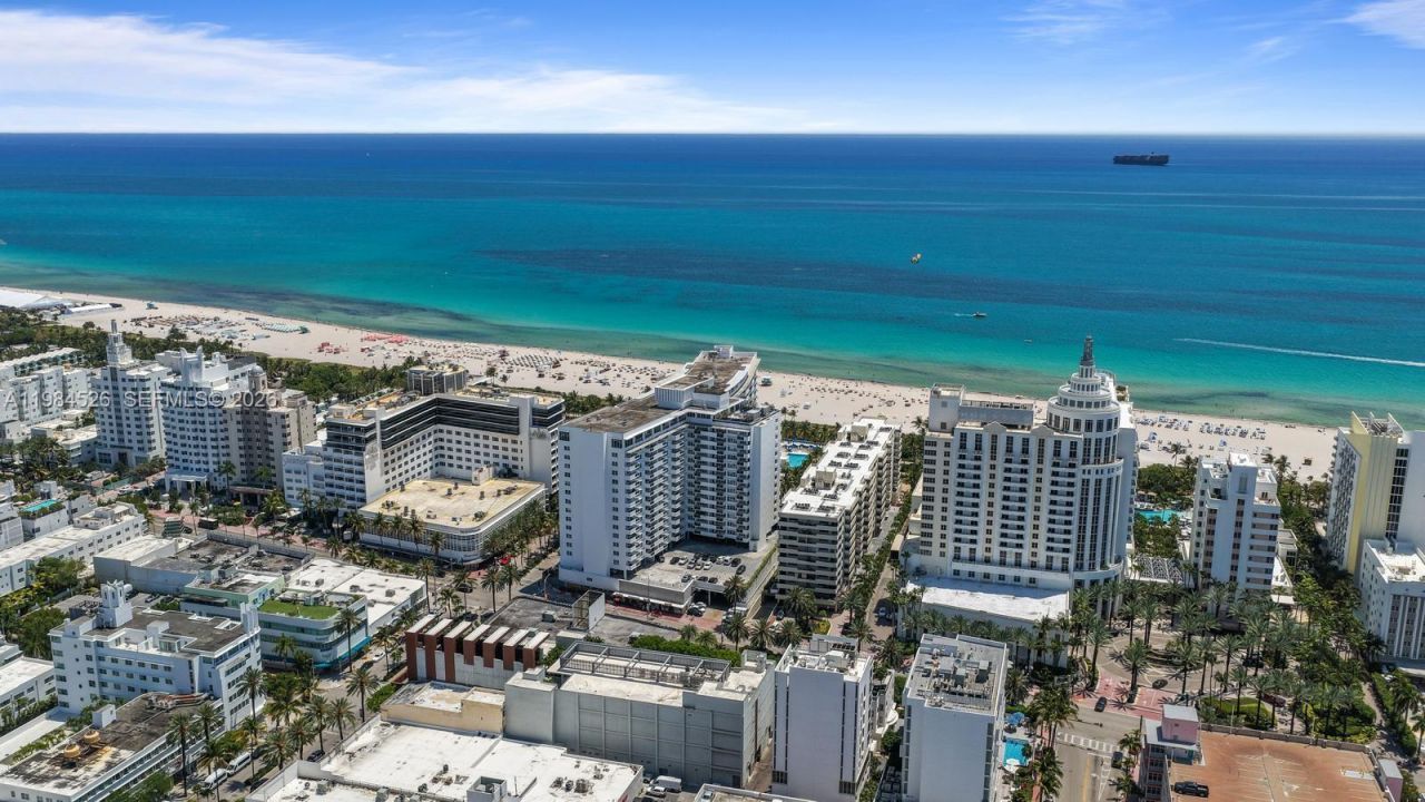 100 Lincoln Rd , Unit 825, Miami Beach, FL 33139 Photo