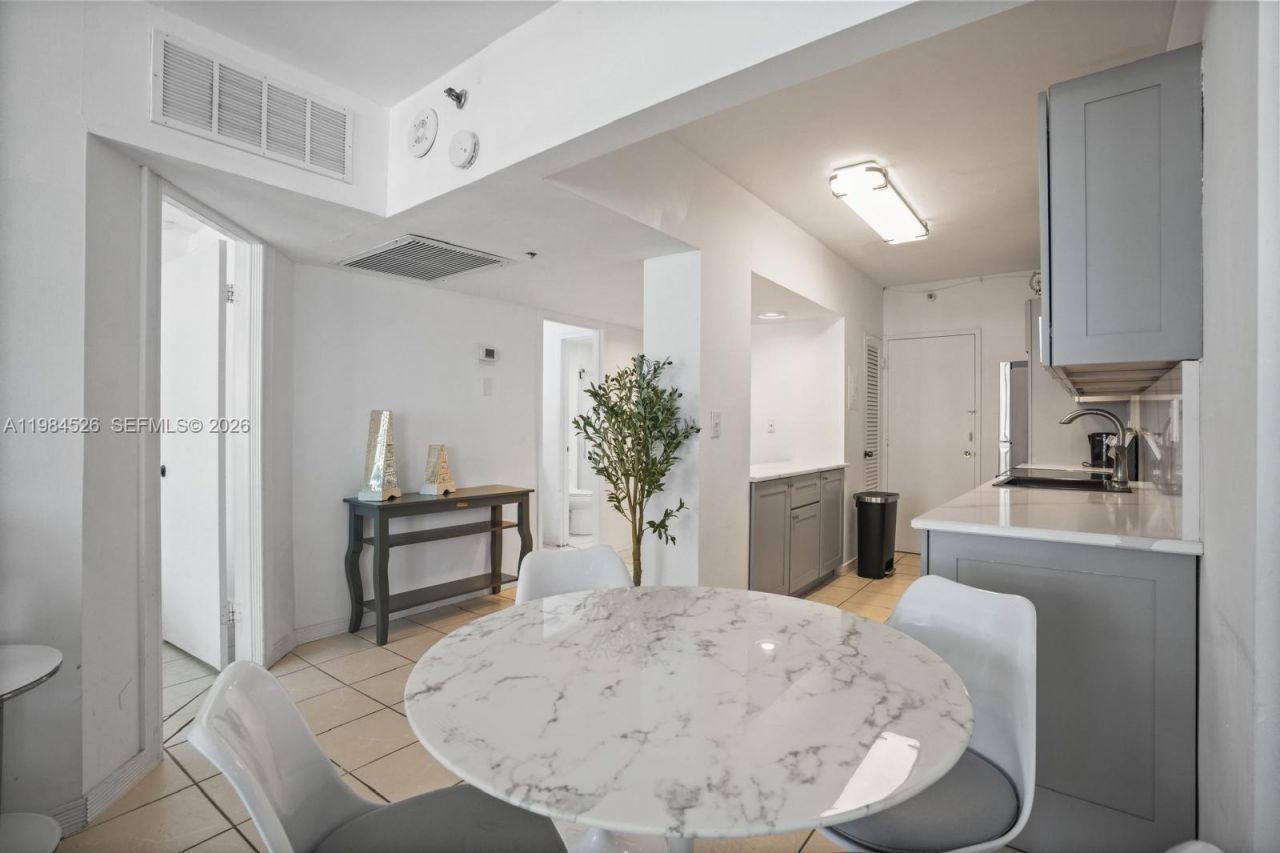 100 Lincoln Rd , Unit 825, Miami Beach, FL 33139 Photo