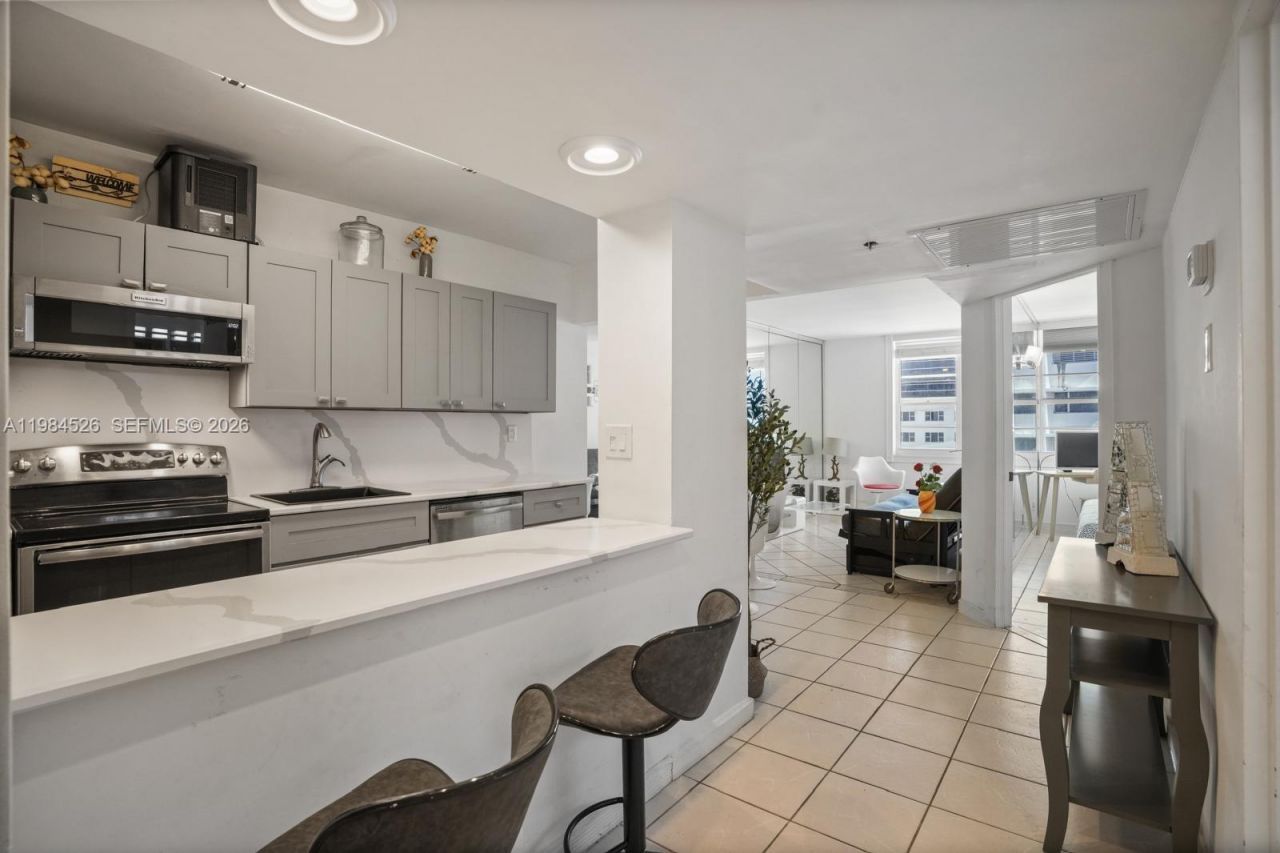 100 Lincoln Rd , Unit 825, Miami Beach, FL 33139 Photo