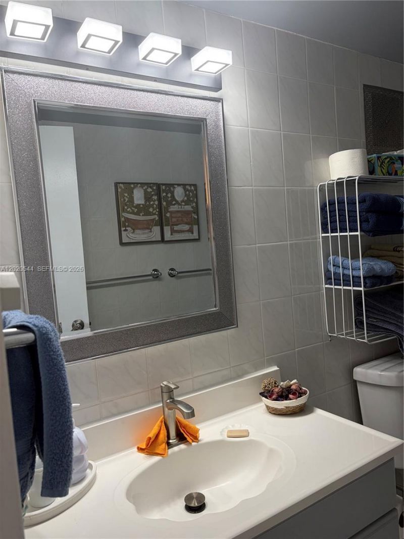 1913 S Ocean Dr , Unit 427, Hallandale Beach, FL 33009 Photo
