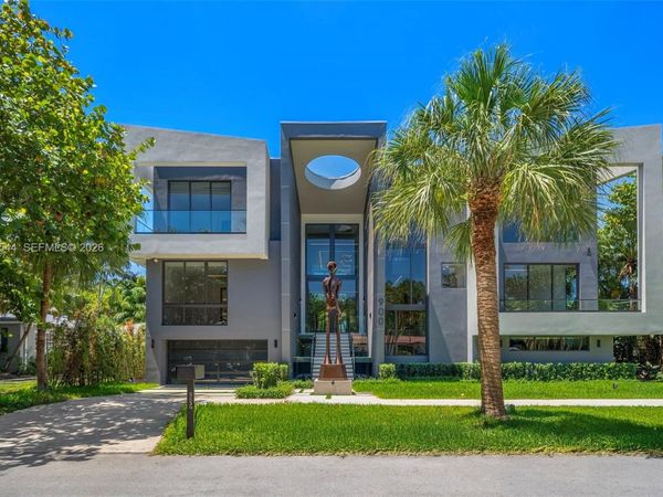 900 NE 75th St , Miami, FL 33138