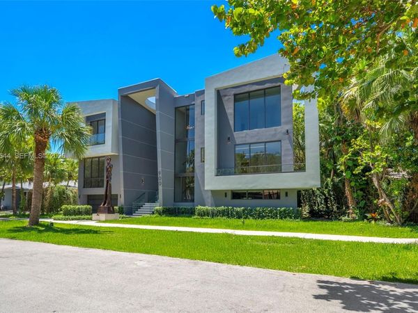 900 NE 75th St , Miami, FL 33138