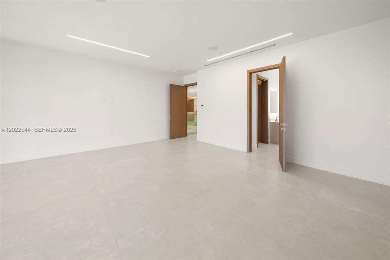 900 NE 75th St , Miami, FL 33138 Photo