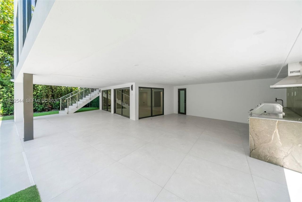 900 NE 75th St , Miami, FL 33138 Photo
