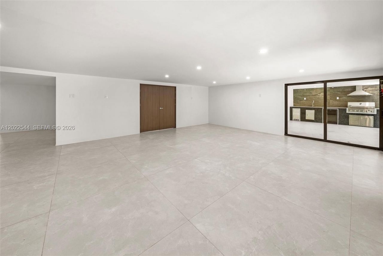 900 NE 75th St , Miami, FL 33138 Photo