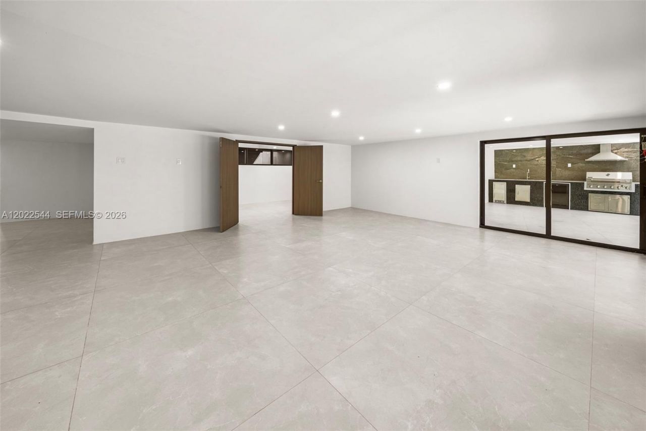 900 NE 75th St , Miami, FL 33138 Photo