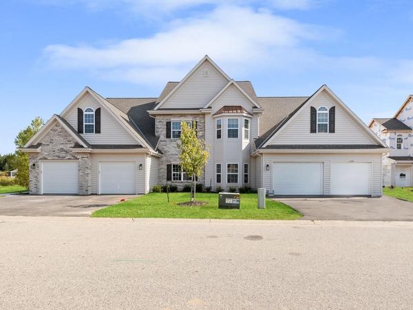 1881 Woodland WAY, Unit 420-1, Slinger, WI 53086