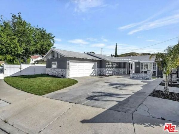 28040 Ermine Place, Canyon Country, CA 91351