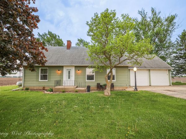 8994 Illinois Route 64 , Sycamore, IL 60178