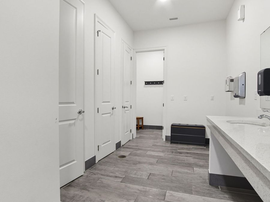 Property Image 100