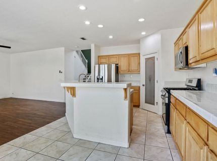 101 S Pinnacles Cir, Sacramento, CA 95835 Photo