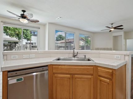 101 S Pinnacles Cir, Sacramento, CA 95835 Photo