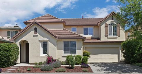 101 S Pinnacles Cir, Sacramento, CA 95835 Photo