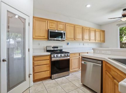 101 S Pinnacles Cir, Sacramento, CA 95835 Photo