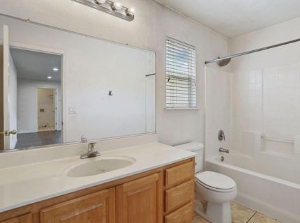 101 S Pinnacles Cir, Sacramento, CA 95835 Photo