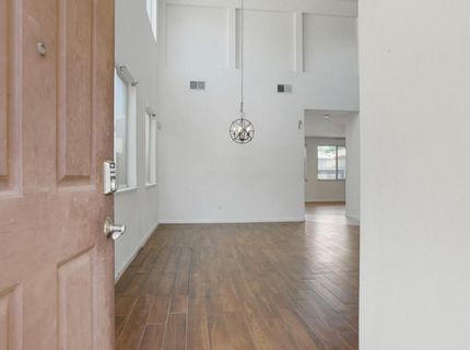 101 S Pinnacles Cir, Sacramento, CA 95835 Photo