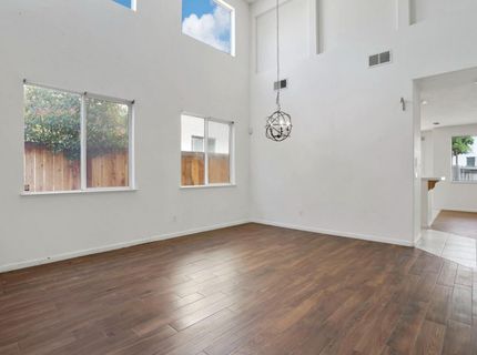 101 S Pinnacles Cir, Sacramento, CA 95835 Photo