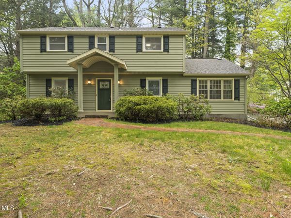 17 Belmonte Lane, Clifton Park, NY 12065