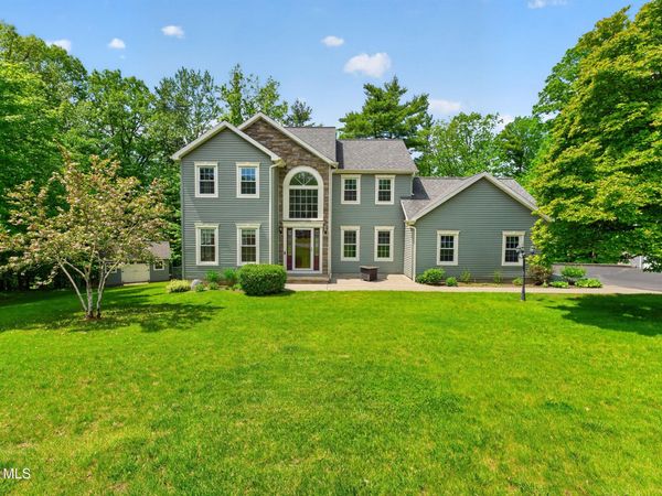 11 Pineview Lane, East Greenbush, NY 12061