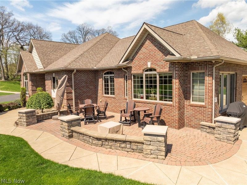 4101 Cove Circle NW, Canton, OH 44708 Photo 2