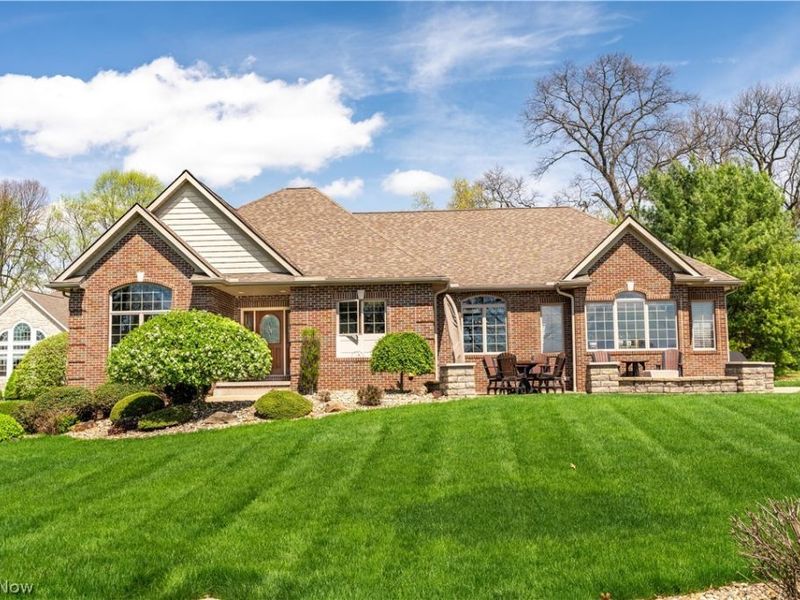 4101 Cove Circle NW, Canton, OH 44708 Photo 2