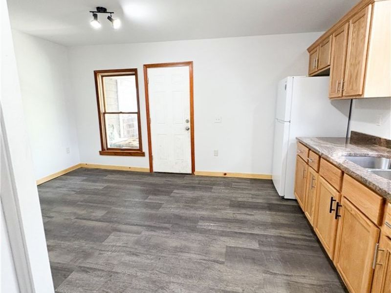 81 S Pleasant Street, Oberlin, OH 44074 Photo 3