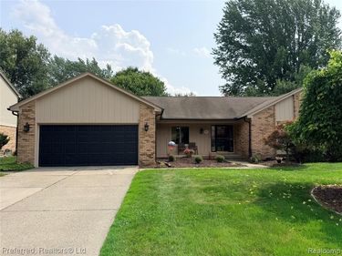 21225 Parklane Street, Farmington Hills, MI 48335