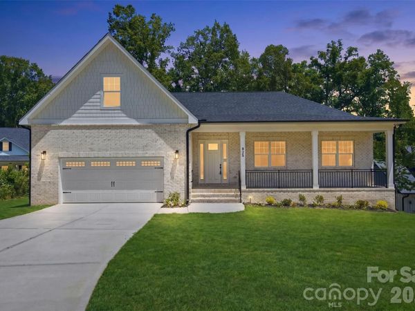 825 Breezewood Drive , Charlotte, NC 28262