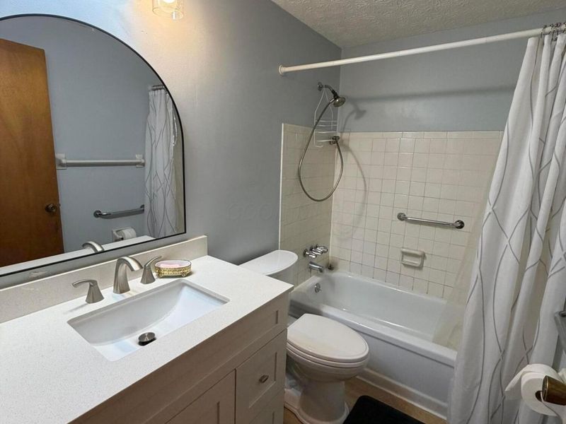 2515 Nassau Drive , Unit 25D, Columbus, OH 43232 Photo 7