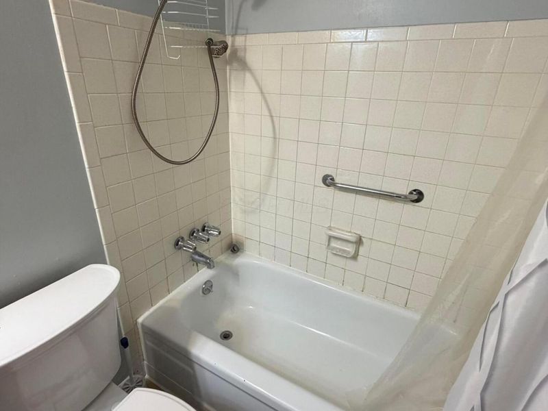 2515 Nassau Drive , Unit 25D, Columbus, OH 43232 Photo 8