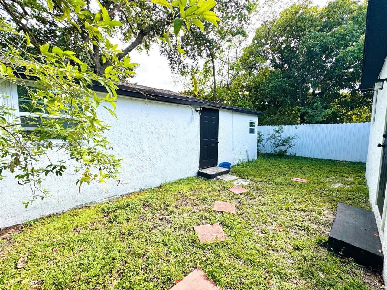 1484 NW 60th St , Miami, FL 33142 Photo