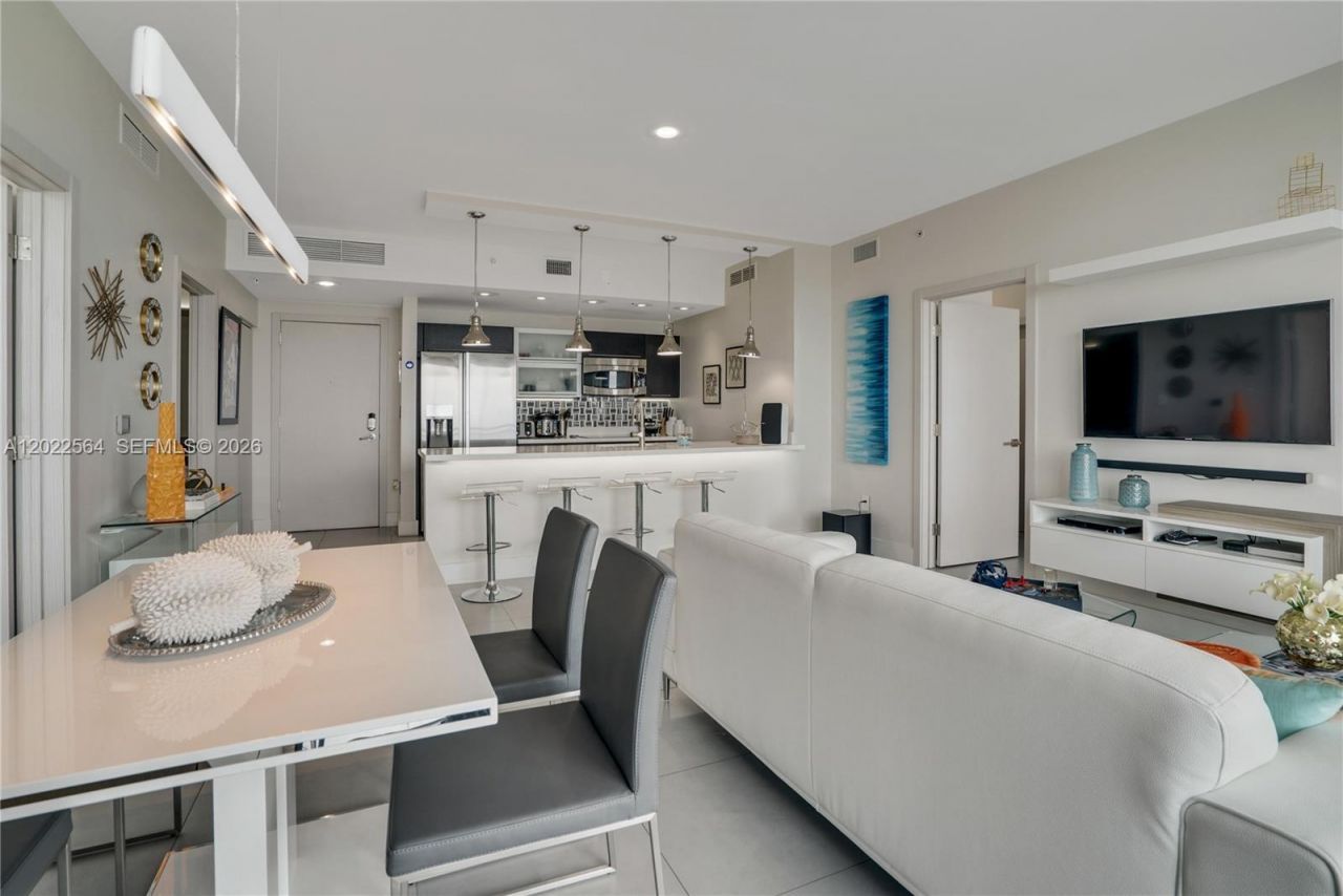 90 SW 3rd St , Unit 4308, Miami, FL 33130 Photo