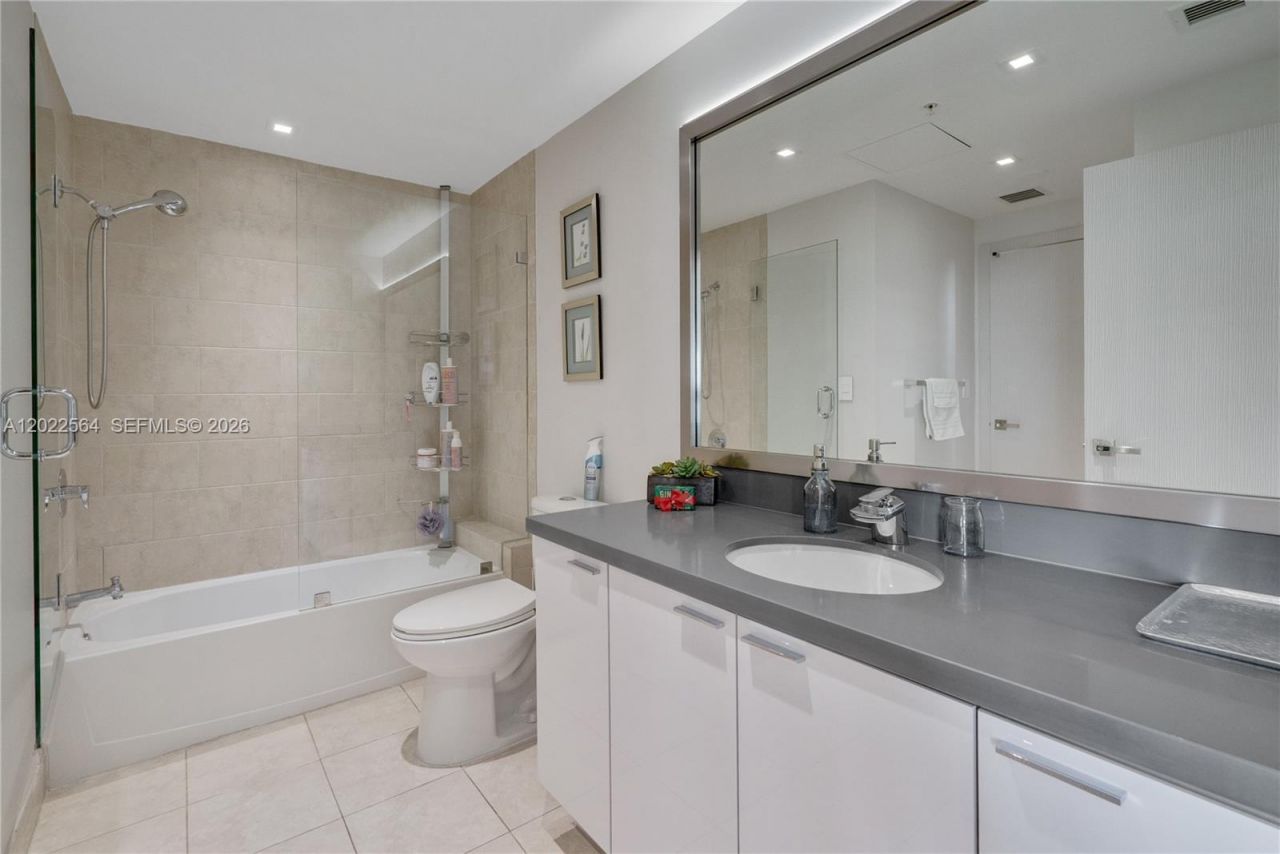 90 SW 3rd St , Unit 4308, Miami, FL 33130 Photo