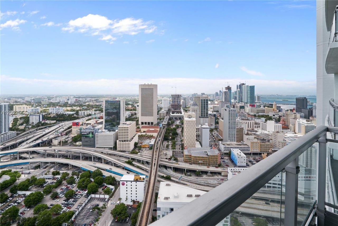 90 SW 3rd St , Unit 4308, Miami, FL 33130 Photo