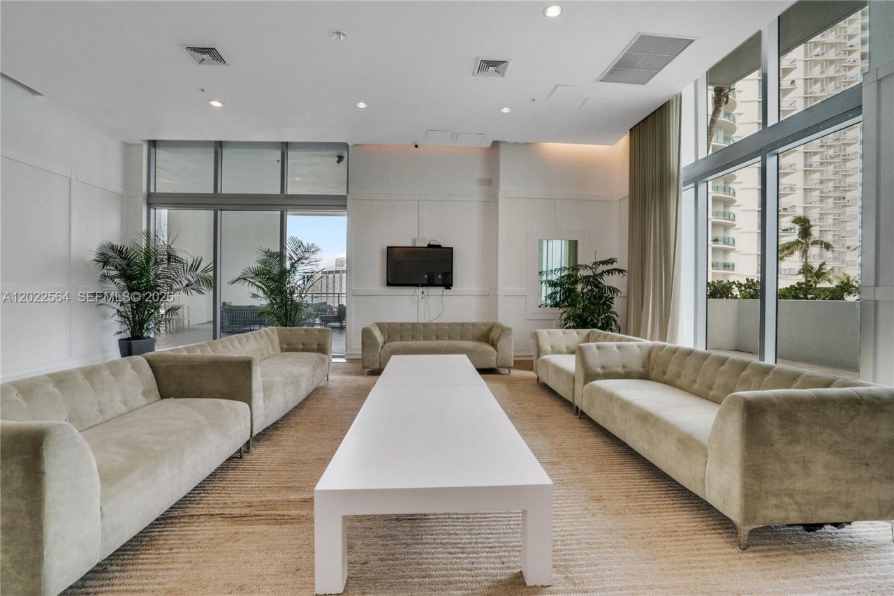 90 SW 3rd St , Unit 4308, Miami, FL 33130 Photo