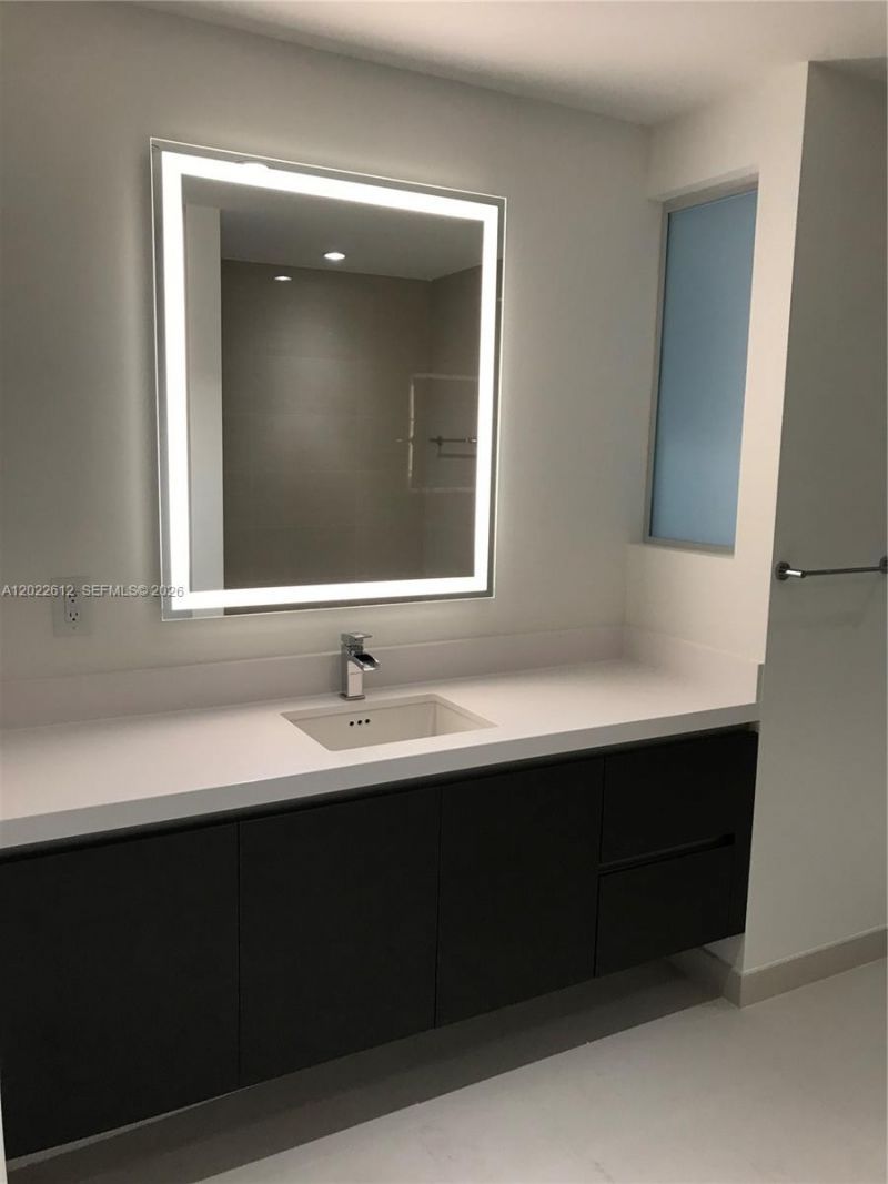 851 NE 1st Ave , Unit 207, Miami, FL 33132 Photo