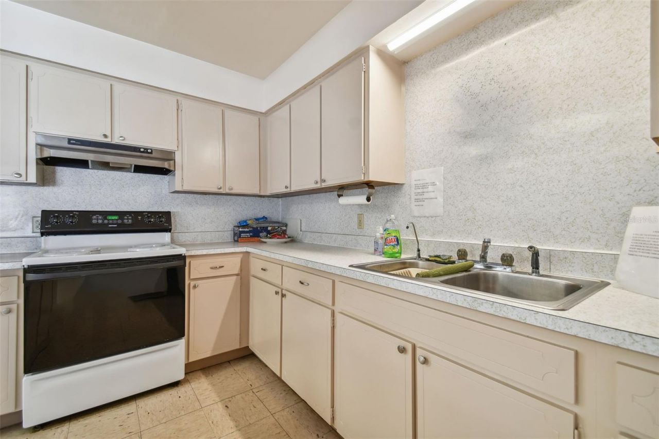6775 Armand Place N, Unit 4, Pinellas Park, FL 33781 Photo