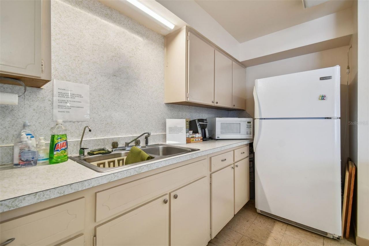 6775 Armand Place N, Unit 4, Pinellas Park, FL 33781 Photo