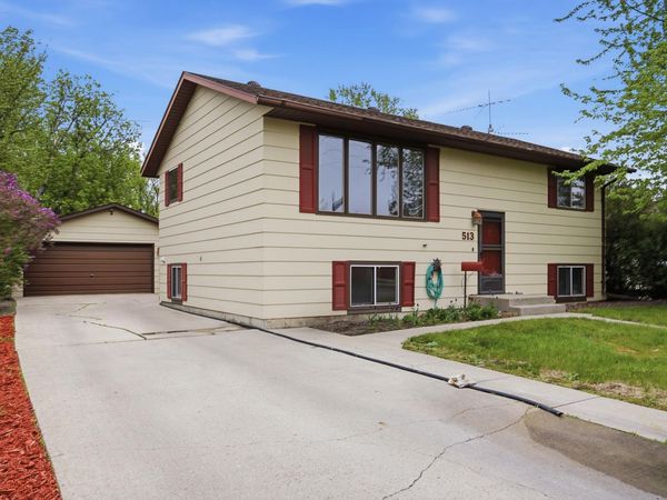 513 N 19 Ave N, Fargo, ND 58102