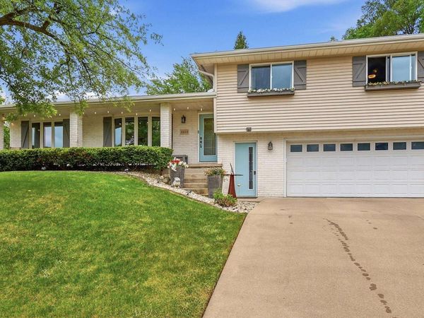 3025 Country Cove Court, Dubuque, IA 52001