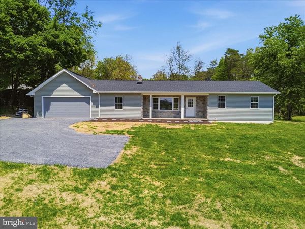 11111 MARTINSBURG ROAD , HEDGESVILLE, WV 25427