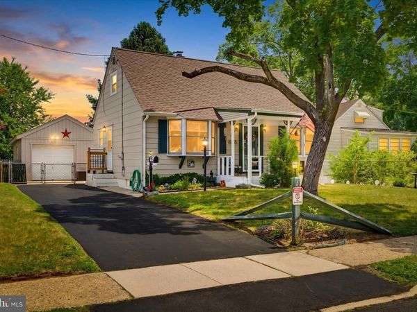49 LONGWOOD DRIVE, HAMILTON, NJ 08620