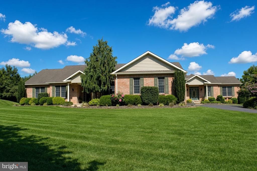 1084 OLD SCHOOL ROAD, QUAKERTOWN, PA 18951
