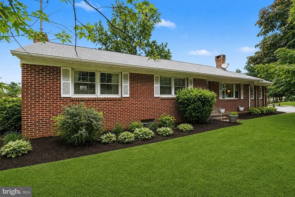 2226 HARNEY ROAD, LITTLESTOWN, PA 17340