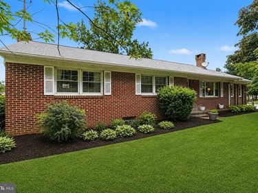 2226 HARNEY ROAD, LITTLESTOWN, PA 17340