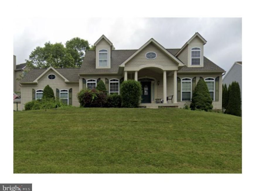 1050 Cranberry Lane W, York, PA 17402 Main Photo